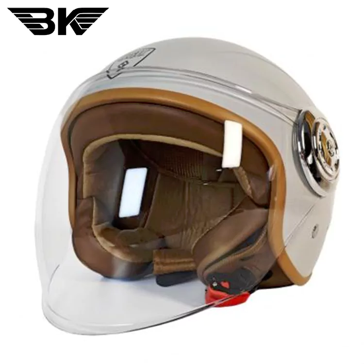 Kask w kropki w stylu retro